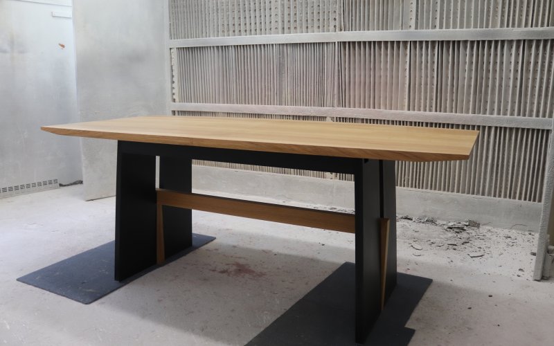 Table contemporaine