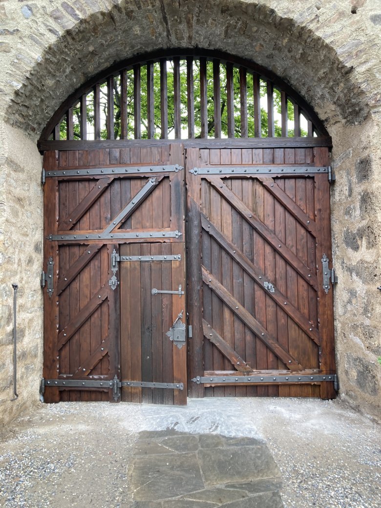 3_chateau_porte_meleze_face_interieure