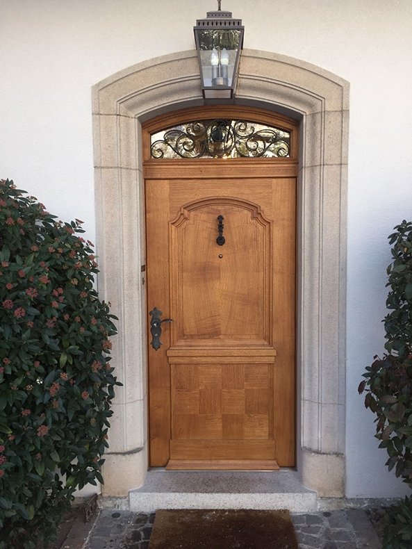 Porte d&#39;entrée sur mesure en chêne massif